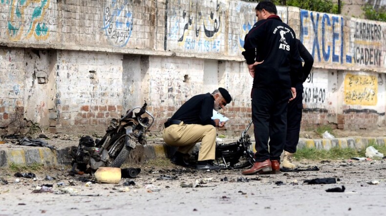 Pakistan’da karakola intihar bombalı saldırı: 7 kişi öldü