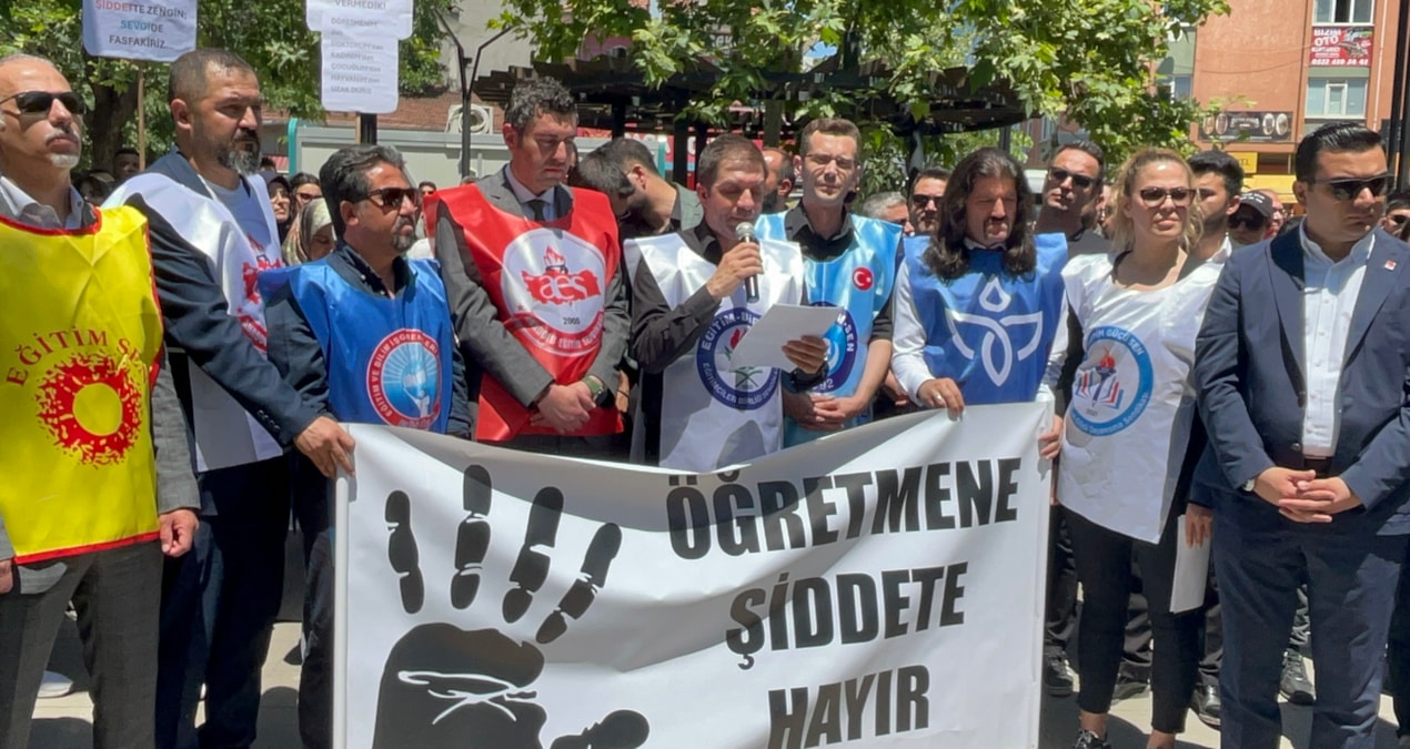 Eğitimde şiddete kalem kırarak tepki gösterdiler