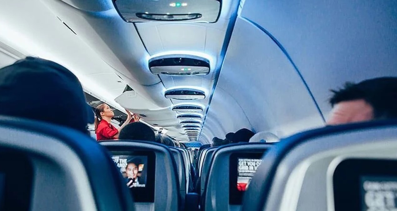 ‘Kokuyorsunuz’ denilerek uçaktan indirilen üç kişi dava açtı