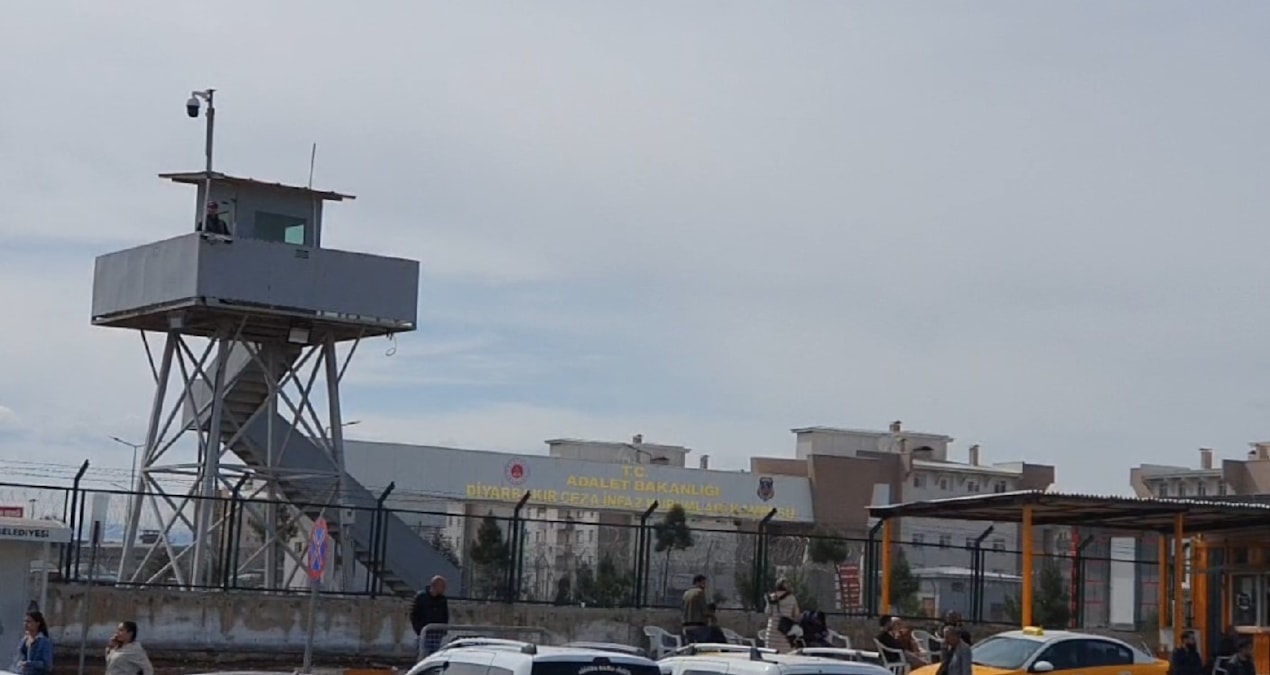 15 yaşındaki kız ziyarete gittiği cezaevinde hırsızlık yaptı