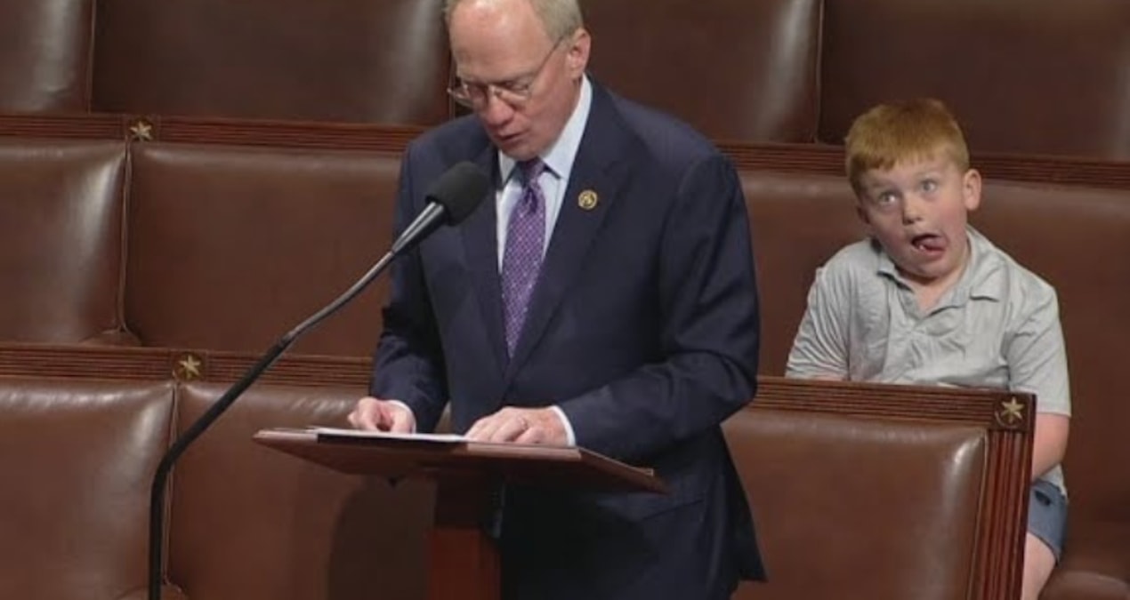 ABD Temsilciler Meclisi üyesinin küçük oğlu siyasi oturuma damga vurdu