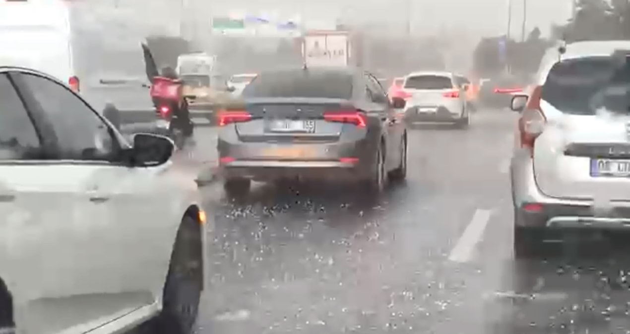 Ankara’da dolu ve sağanak etkisini gösterdi