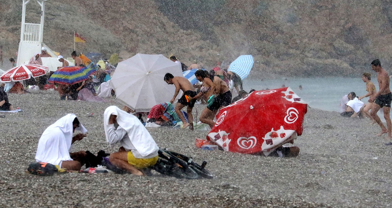 Antalya’da sağanak bastırdı, sıcaklık 11 derece düştü