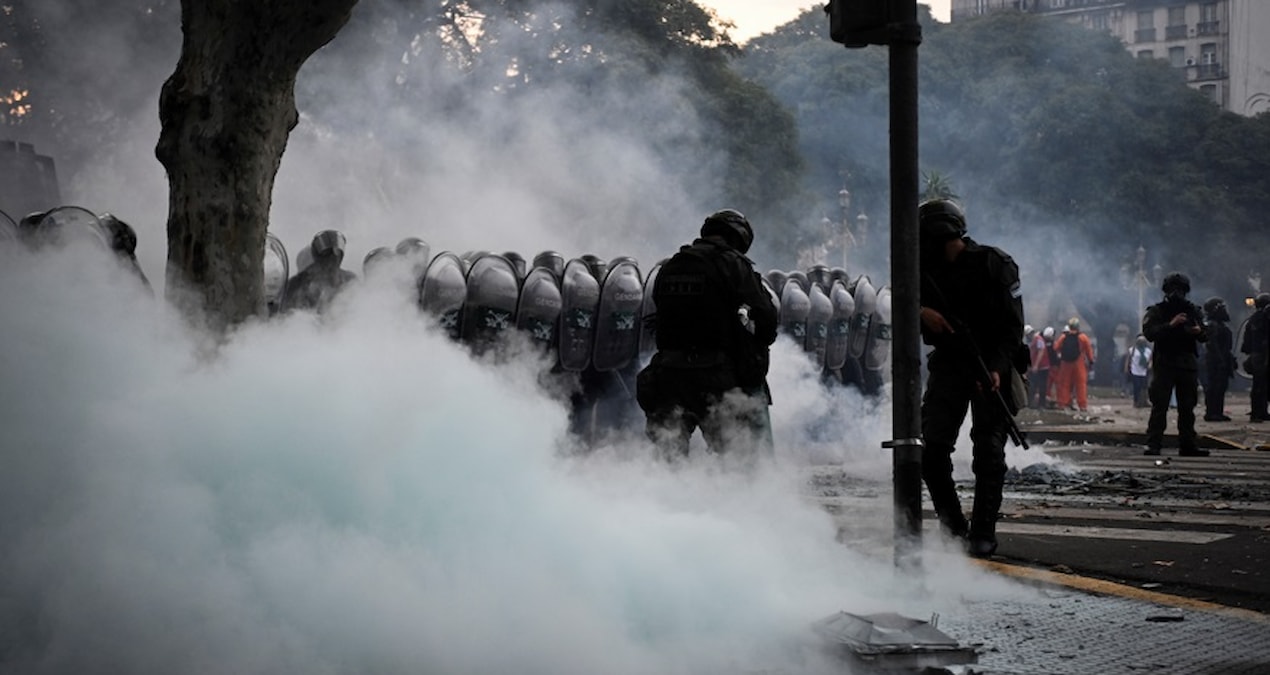 Arjantinliler, Milei’nin ekonomi politikalarına karşı sokaklara döküldü