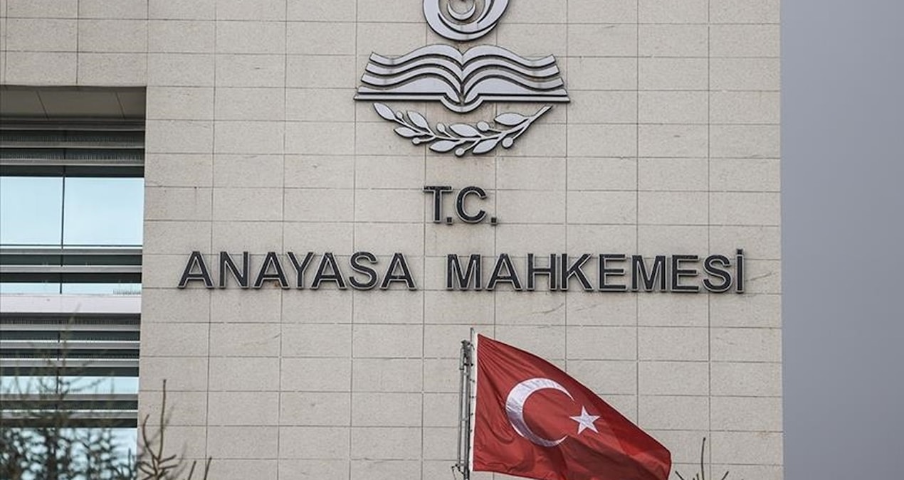 AYM’den “Barış Bildirisi”ni paylaşan öğretmene kötü haber