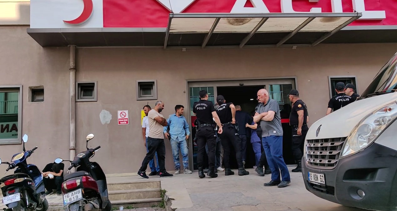 Babasının otomobilde bıraktığı çocuk hayatını kaybetti