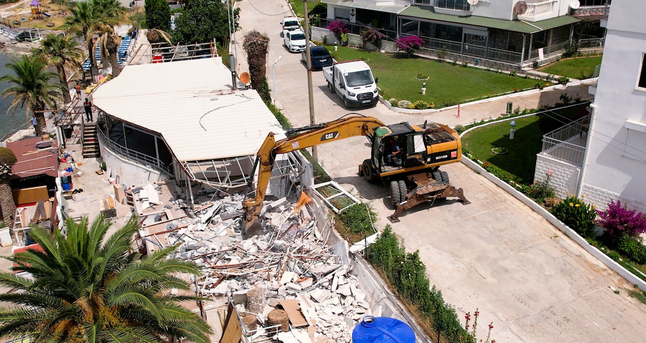 Bakanlık: Kaçak yapıların yıkımına başlandı