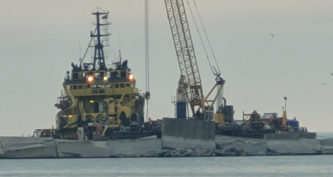 Batan gemi su altında kesildi, ‘cenaze emaresi’ bulunamadı
