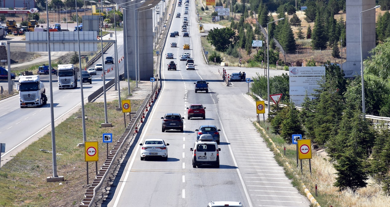 Bayram tatilinden dönüş yoğunluğu sürüyor