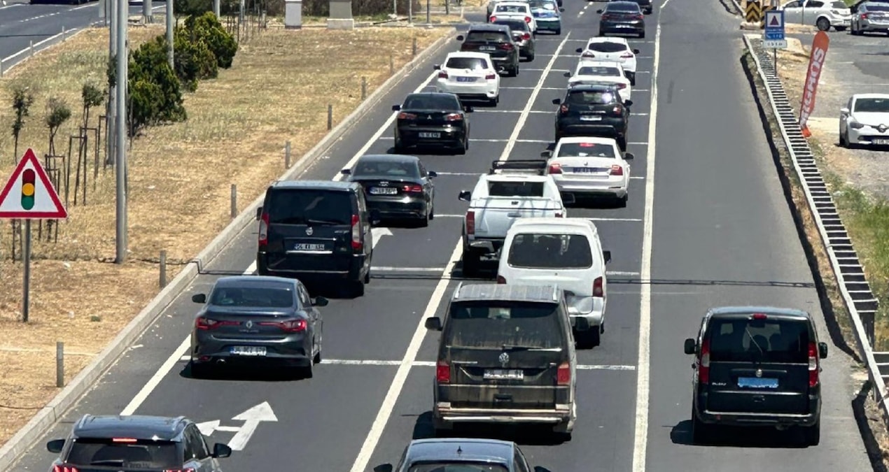 Bayram tatilinin son gününde dönüş trafiği yaşanıyor