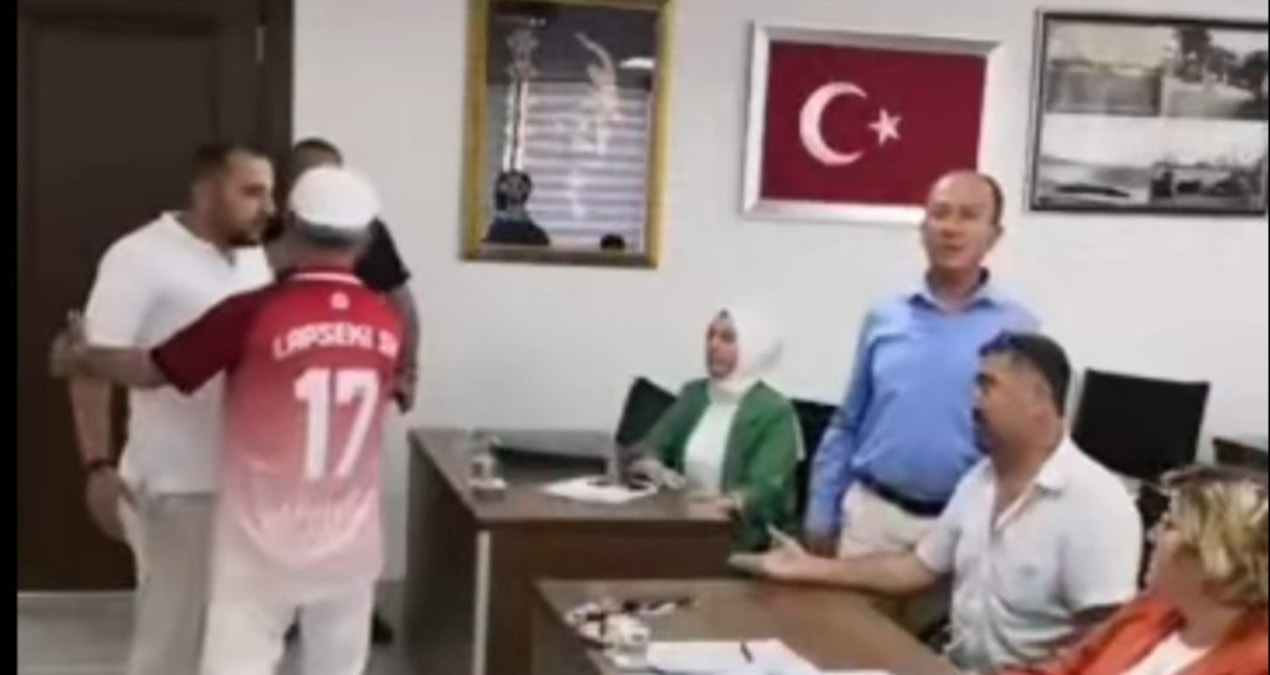 Belediye meclis toplantısında gergin anlar: İş insanı bastı