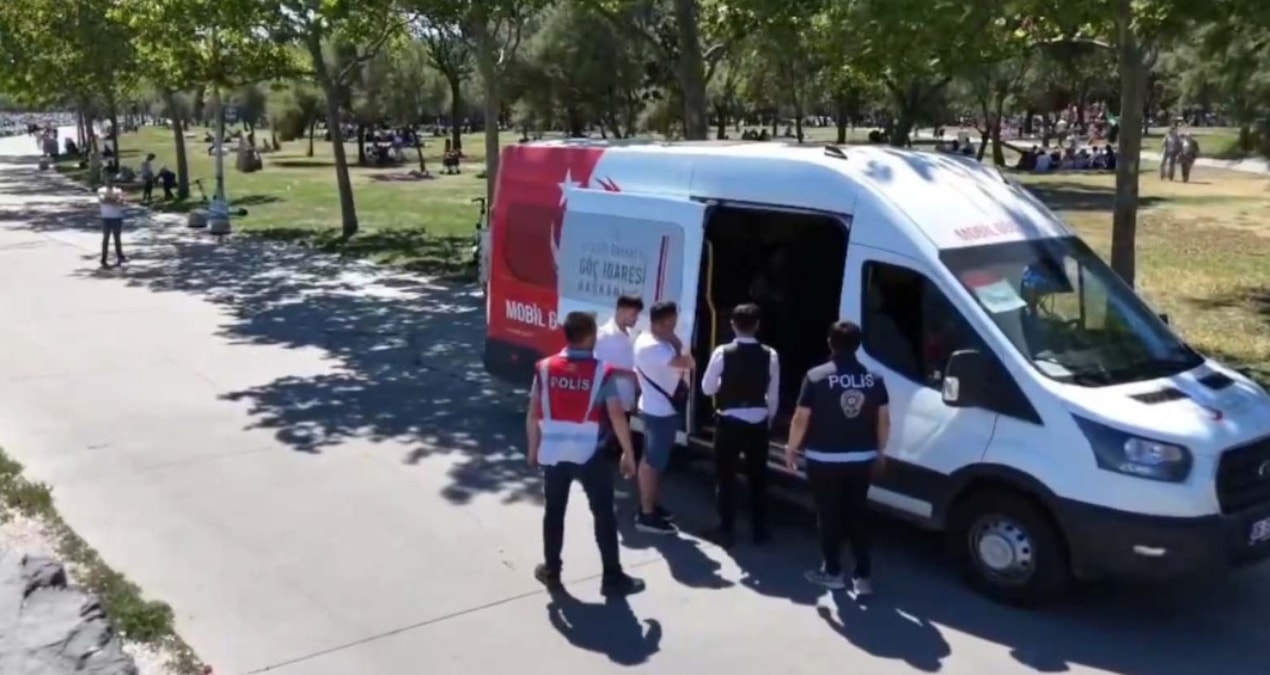 Bin 456 düzensiz göçmen yakalandı