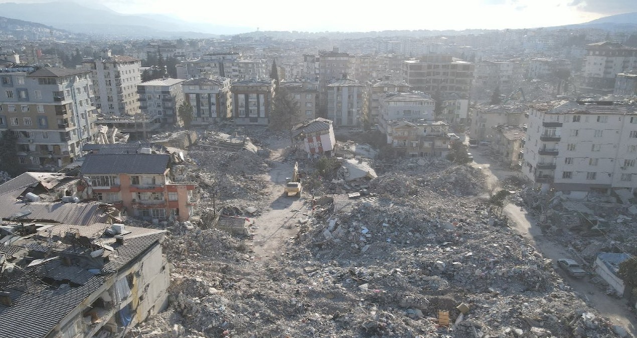 Bodruma açılan pencere temele zarar verdi, 19 kişi öldü!