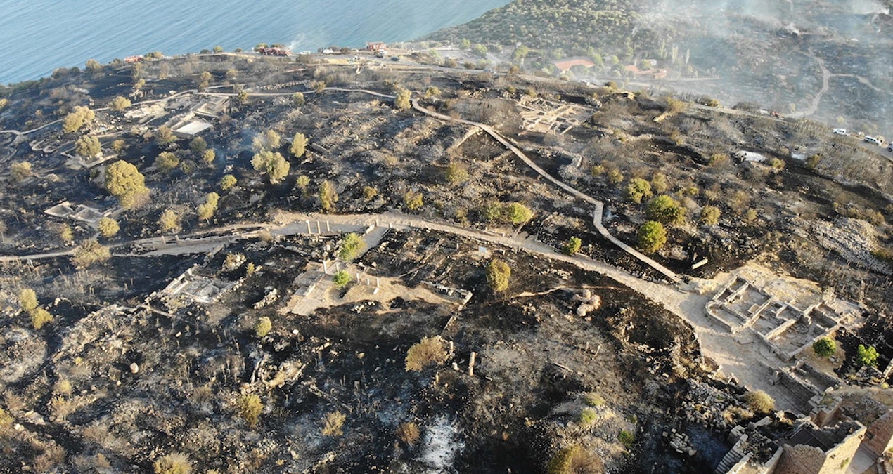 Çanakkale’de 43 futbol sahası büyüklüğünde yer yandı