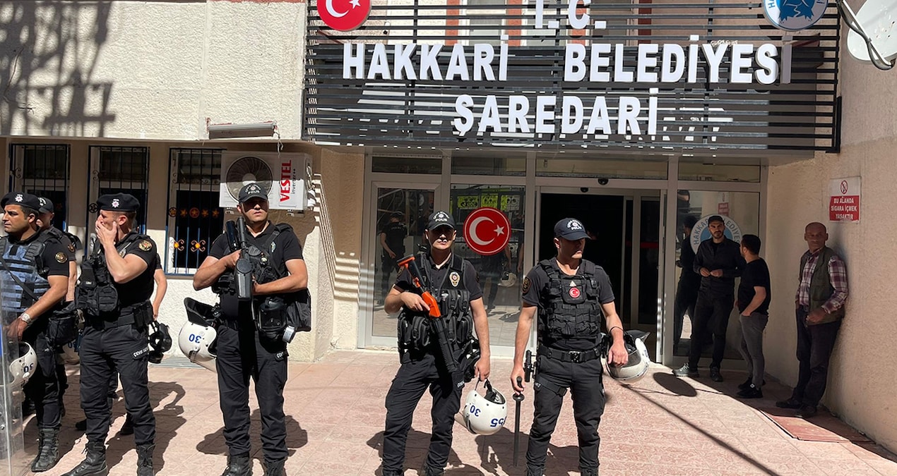 DEM Parti’den kayyum nöbeti