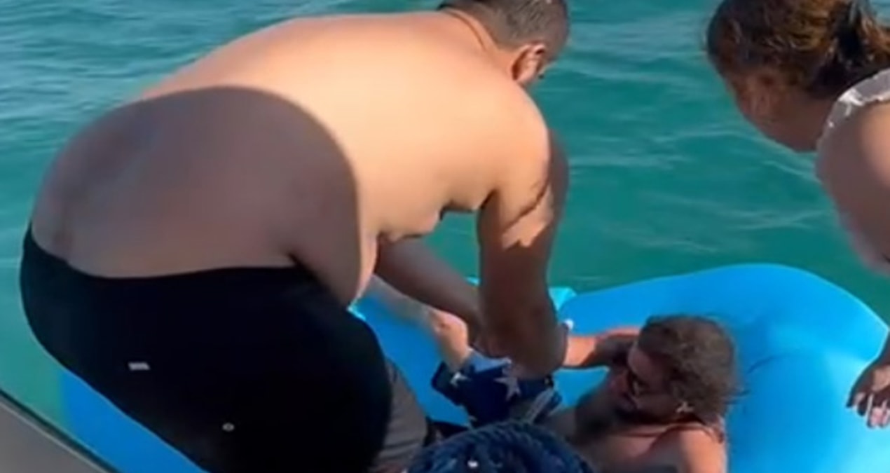 Deniz yatağında uyudu, 2 mil açıkta bulundu