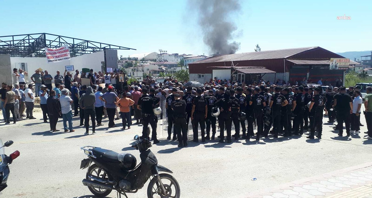 Depremzedeler isyanda: Konteyner vermediler, ‘evini yıkacağız’ diyorlar