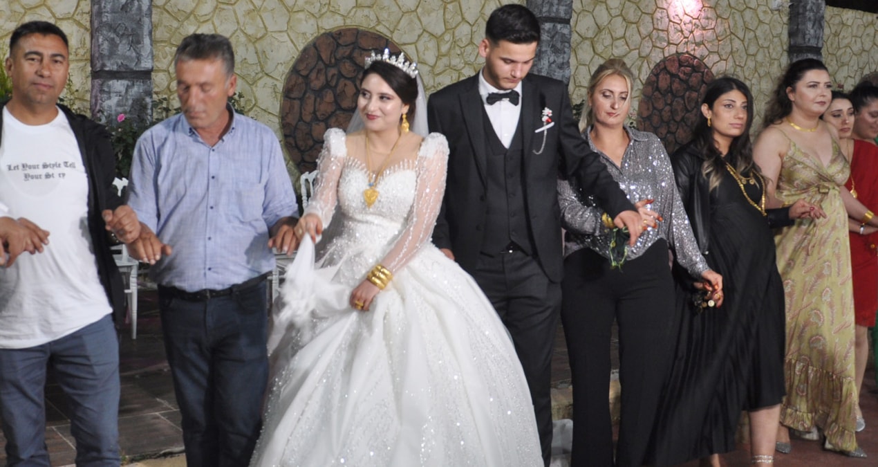 Düğünde damada verilen hediye şaşırttı