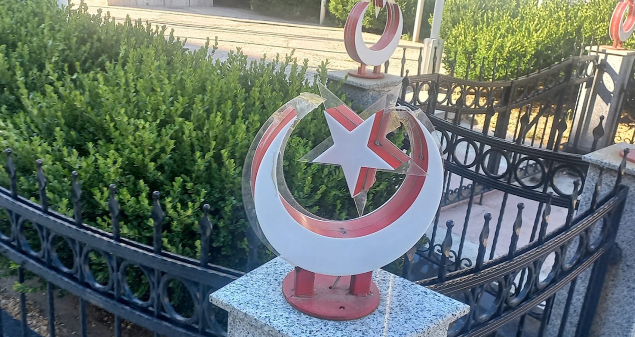 Edirne’de ay-yıldız figürlerine saldırı