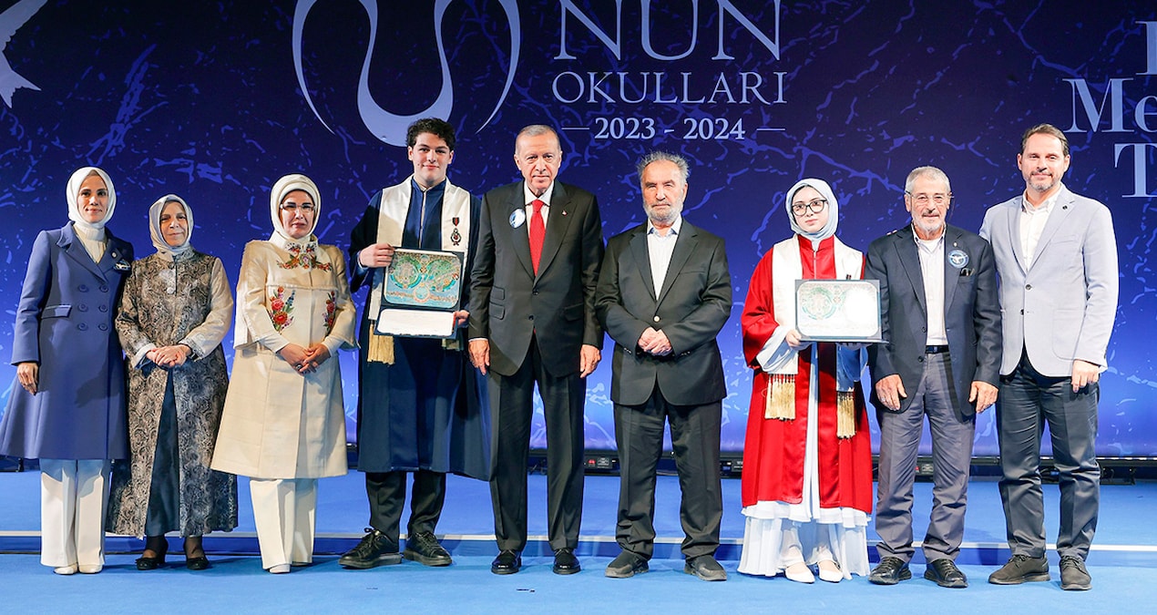 Erdoğan, torununa diplomasını verdi
