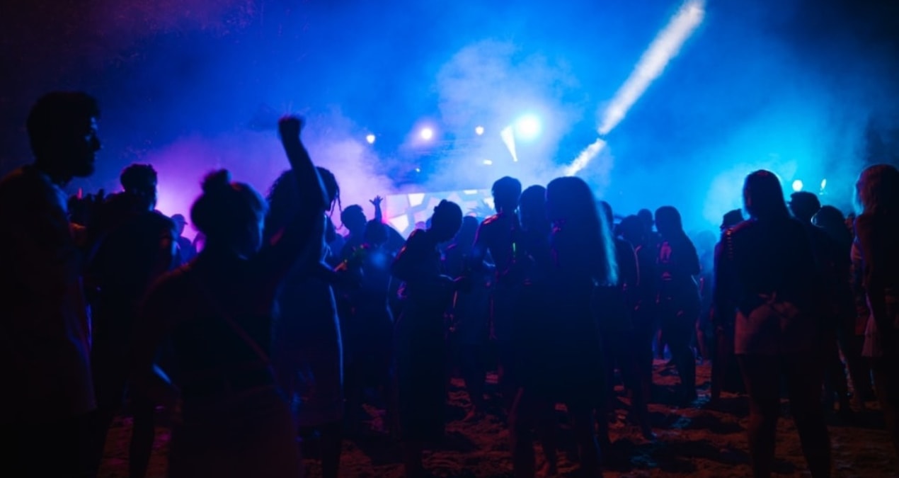 Eşcinsel gece kulübü açmayı planlayan adamı akıl hastanesine yatırdılar