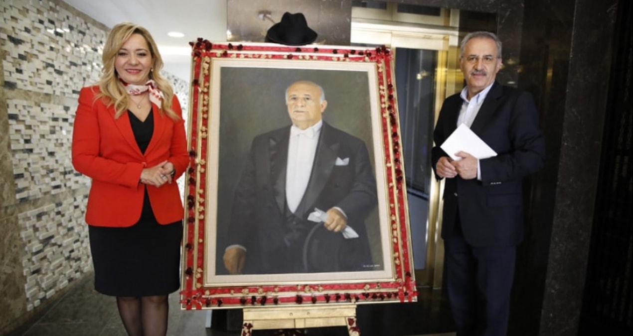 Evinde ofisinde tasarruf yapar kız öğrencilere burs verirdi