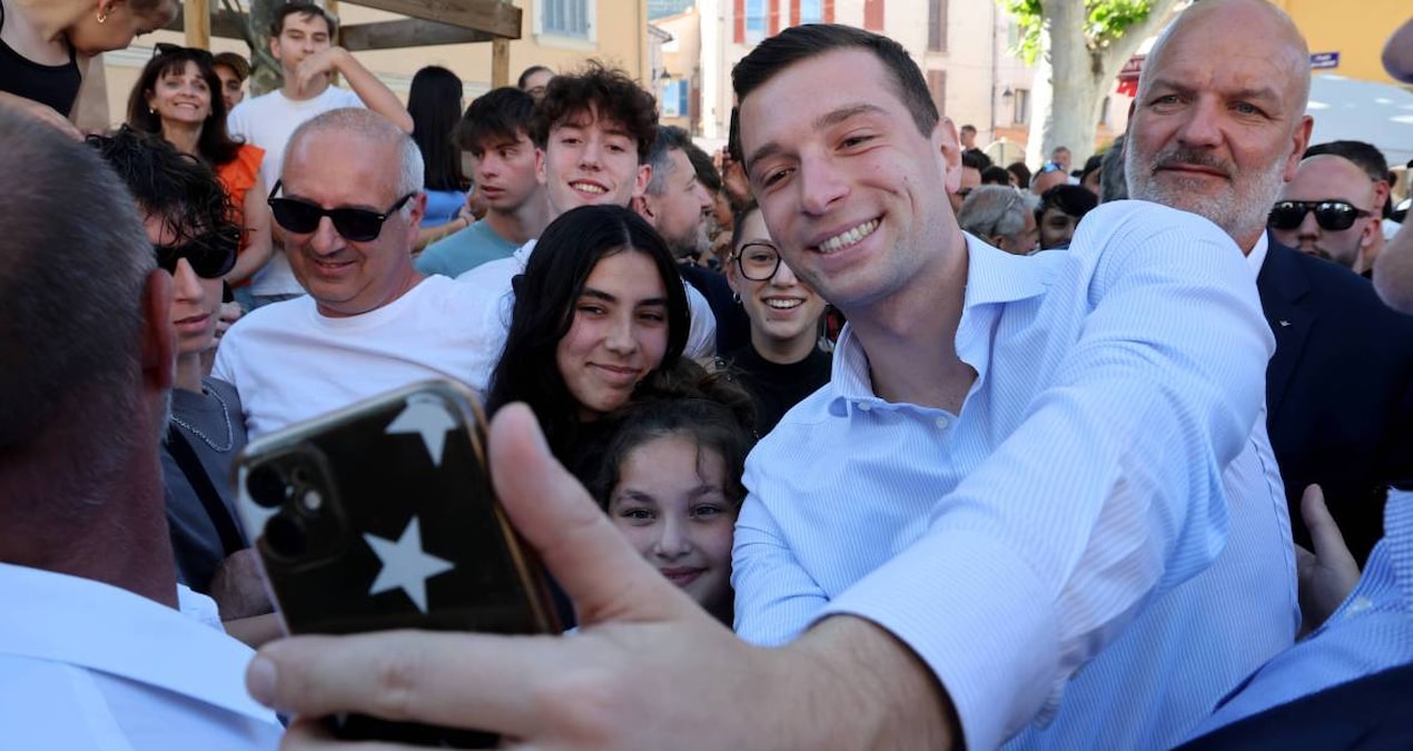 Fransa’da aşırı sağın 28 yaşındaki adayı Bardella, seçimin favorisi