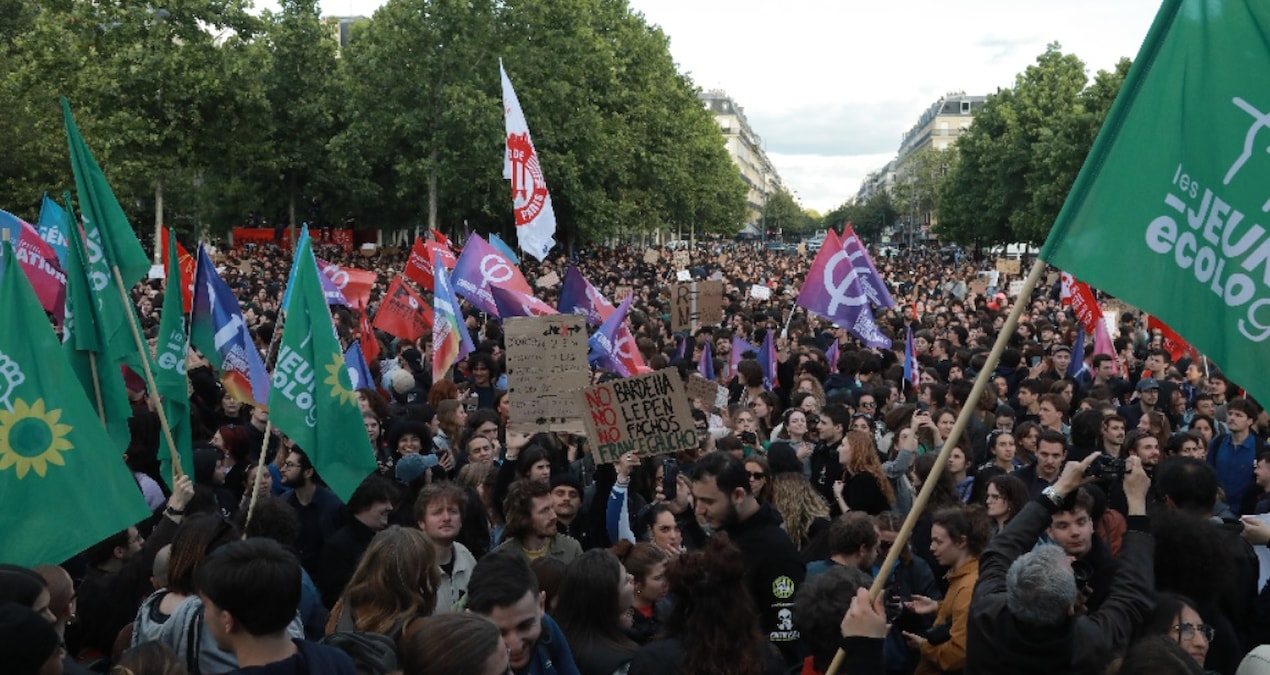 Fransızlar aşırı sağa karşı sokağa indi