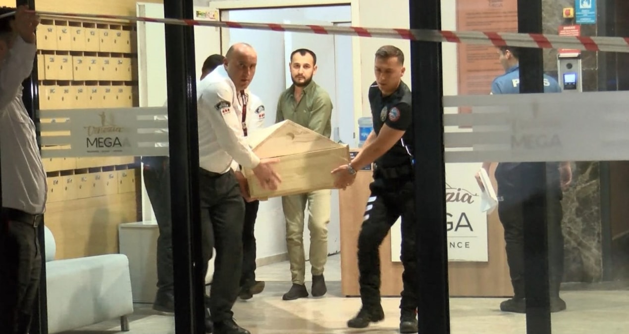 Gaziosmanpaşa’da arızalanan asansörden kurtarılırken 30 metreden düşerek öldü