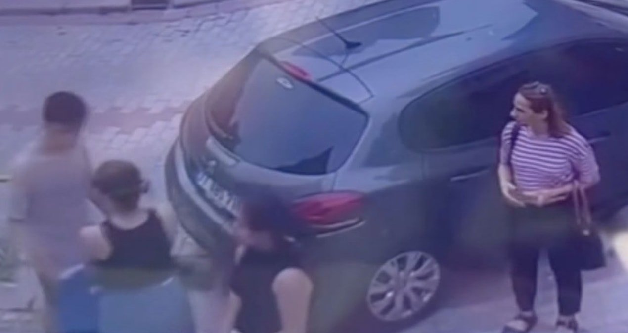 Genç kızı önce bıçaklayıp sonra dövdü