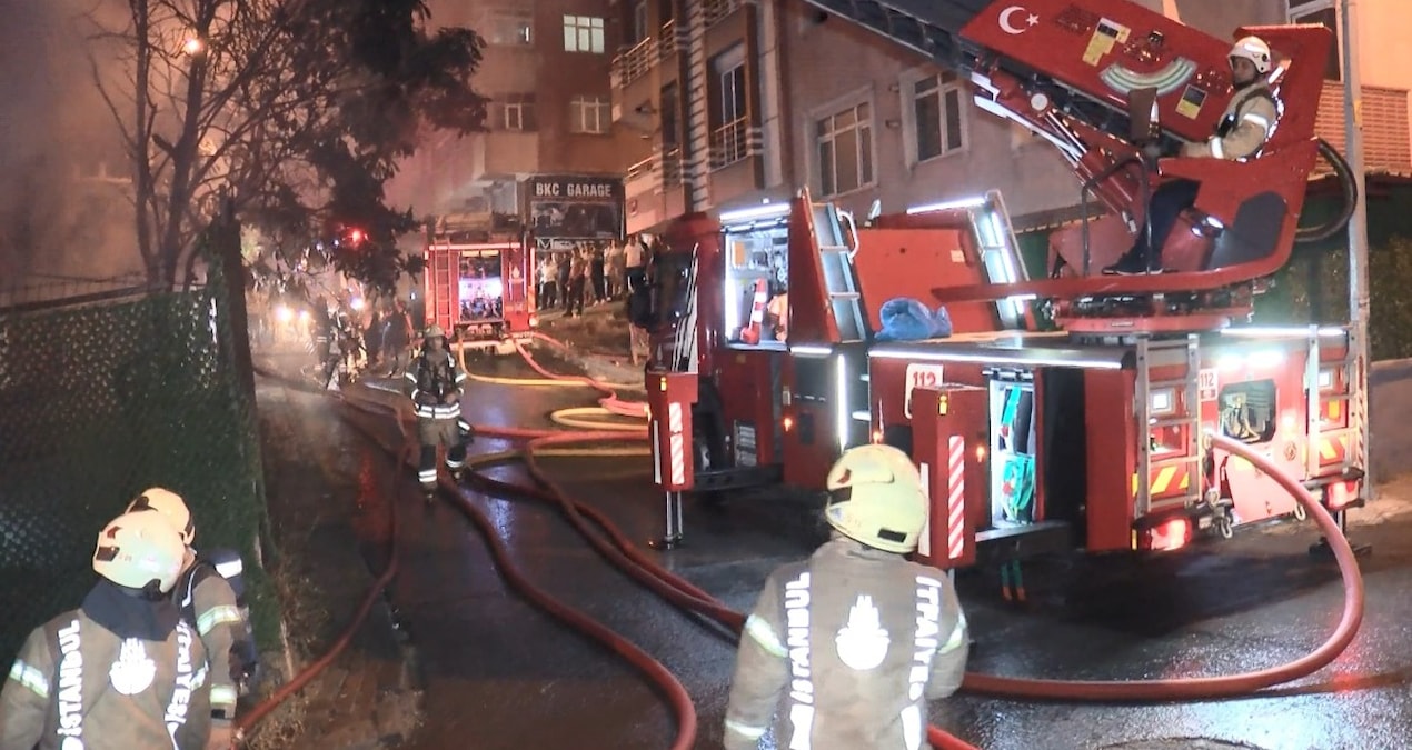 Geri dönüşüm deposunda yangın