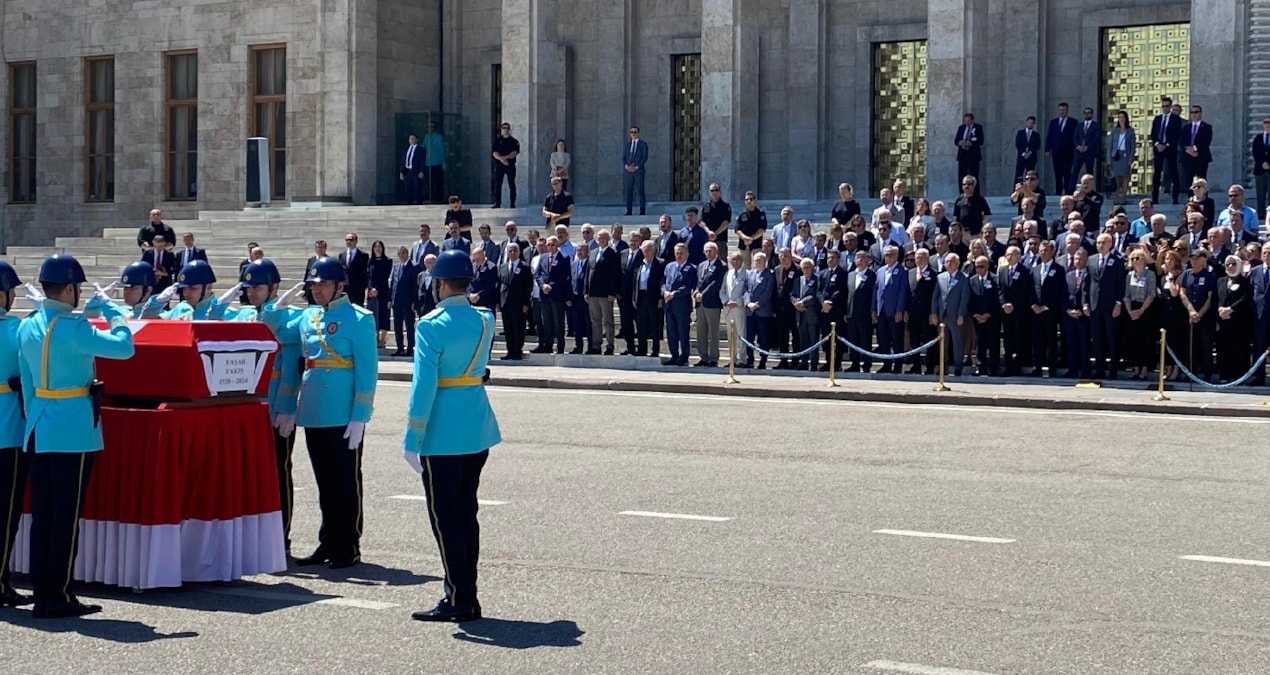Hayatını kaybeden eski Dışişleri Bakanı Yakış için Meclis’te tören