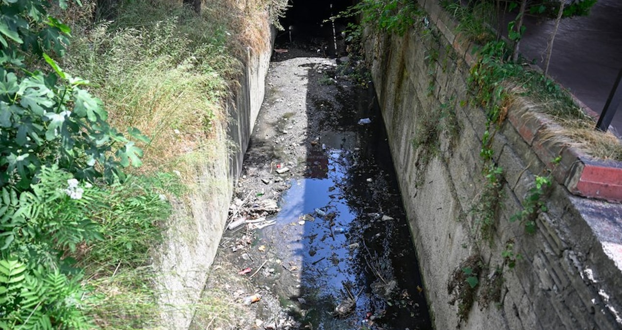 İstanbul’daki bazı dereler çevreye kötü koku yayıyor