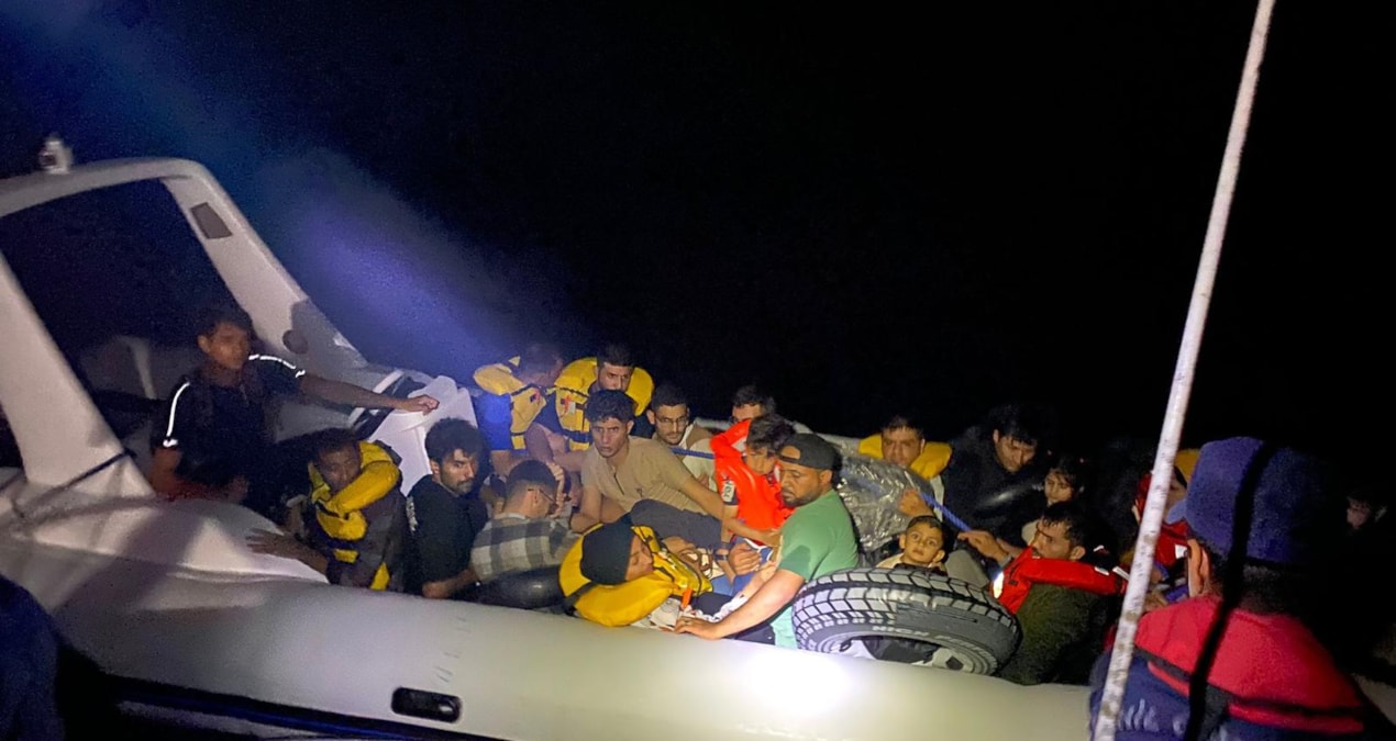 İzmir ve Muğla açıklarında onlarca göçmen yakalandı