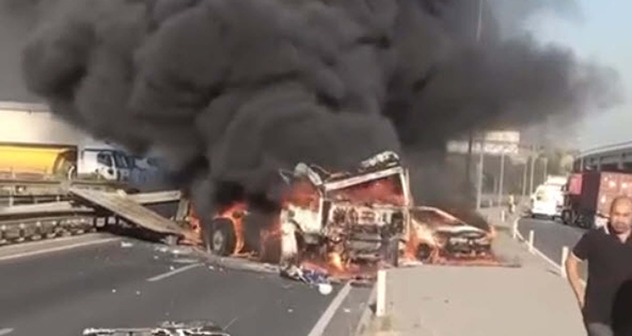 İzmir’de zincirleme kaza! Araçlar alev topuna döndü