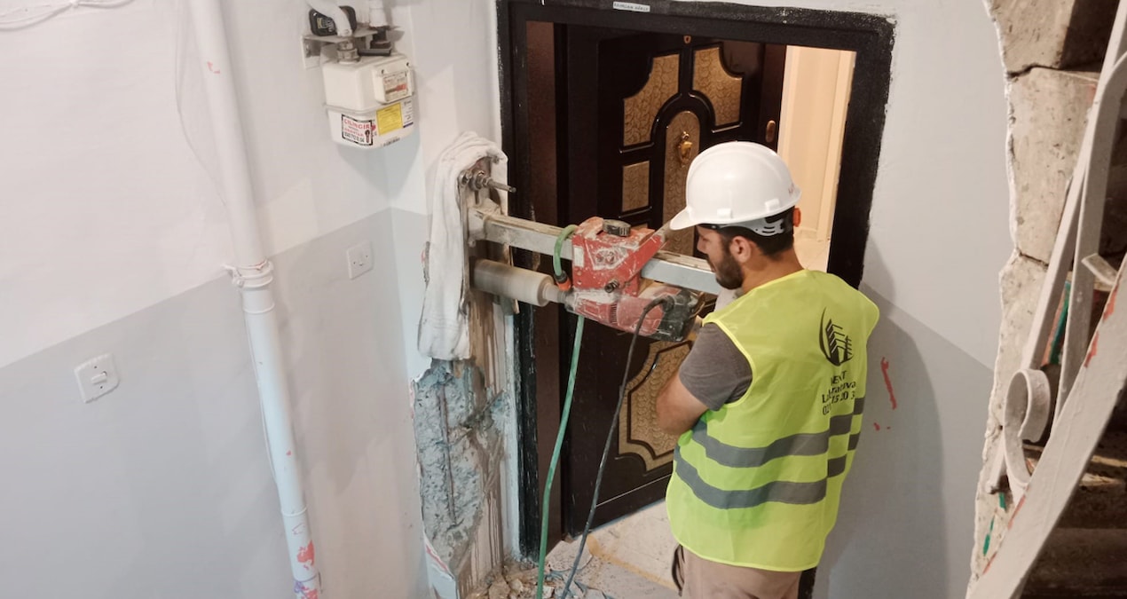 Kısmen çöken binanın çevresindeki 3 binanın da kaçak katları varmış