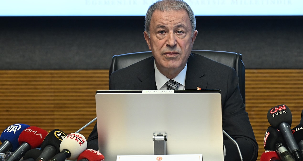 Komisyonda ilginç diyalog: Hulusi Akar’ın mikrofonu açık kaldı