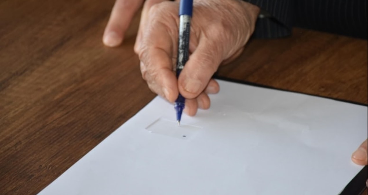 Komşusunu ‘boş kağıt’ taktiğiyle dolandırdı… Oyunu mahkemede fark edildi