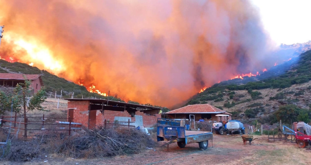 Manisa’daki orman yangını kabusa döndü: Hasar büyük!