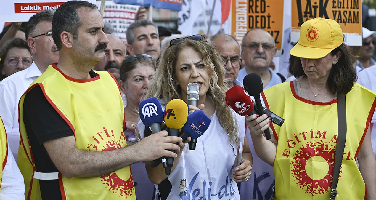 MEB önünde müfredat eylemi