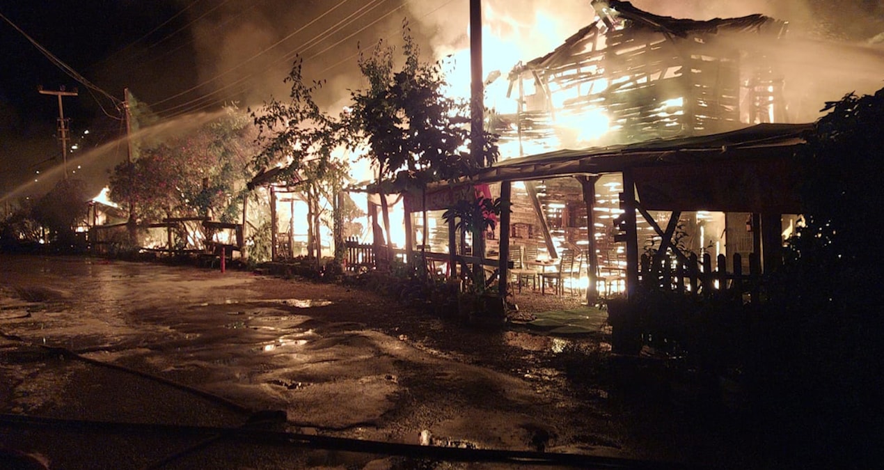 Olimpos’un ünlü ağaç evler ikinci kez tamamen yandı