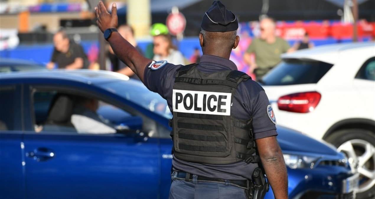 Polis, otomobille kaçmaya çalışan 19 yaşındaki genci vurdu