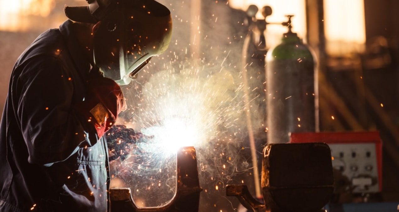 Sanayi devleri enflasyona yenildi