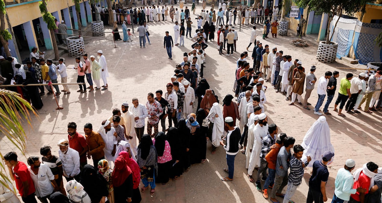 Seçim günü aşırı sıcaklar, 33 görevlinin canını aldı