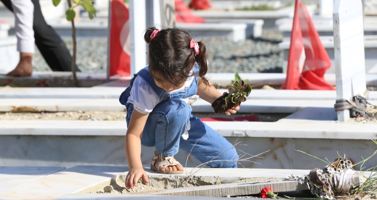 Şehitlik ve mezarlıklarda buruk bayram