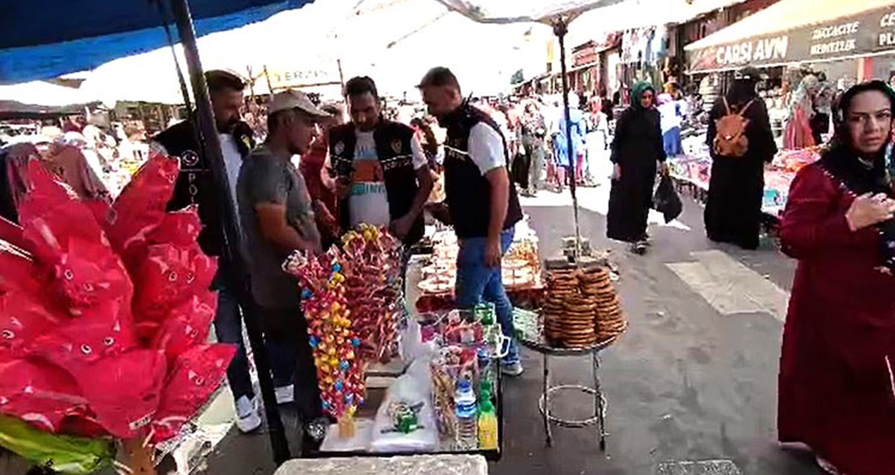 Simitçi kılığına giren polis, hırsız avına çıktı