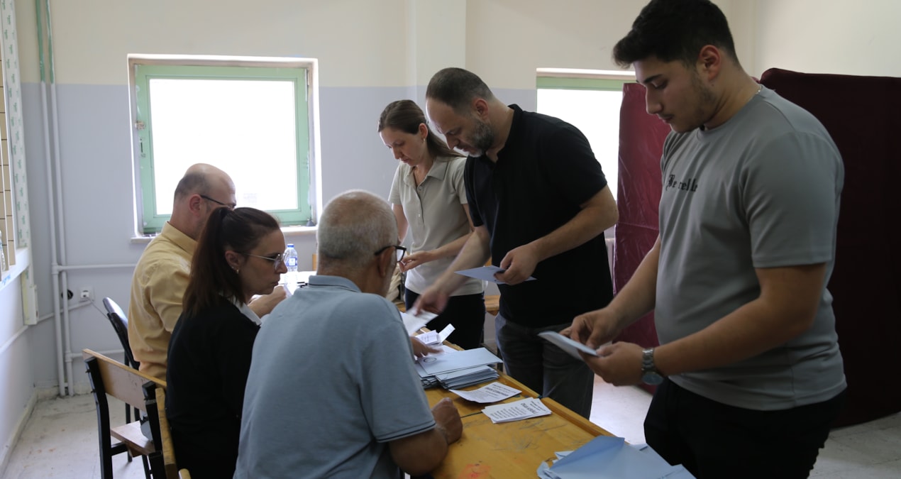 Temizlik görevlisi oyları çöpe atmıştı! Seçimi kazanan belli oldu