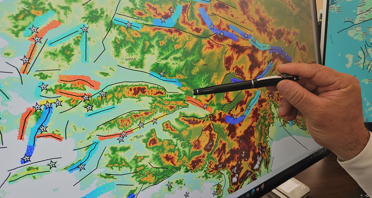 Uzman isim ‘deprem için en yakın risk’ diyerek İzmir’i işaret etti