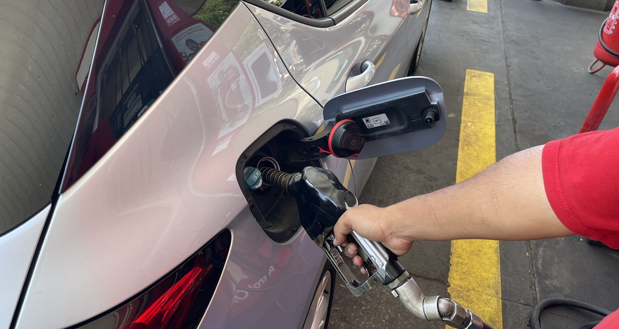 Vatandaşlardan akaryakıt zammına tepki: Anahtarı elime almaya çekiniyorum