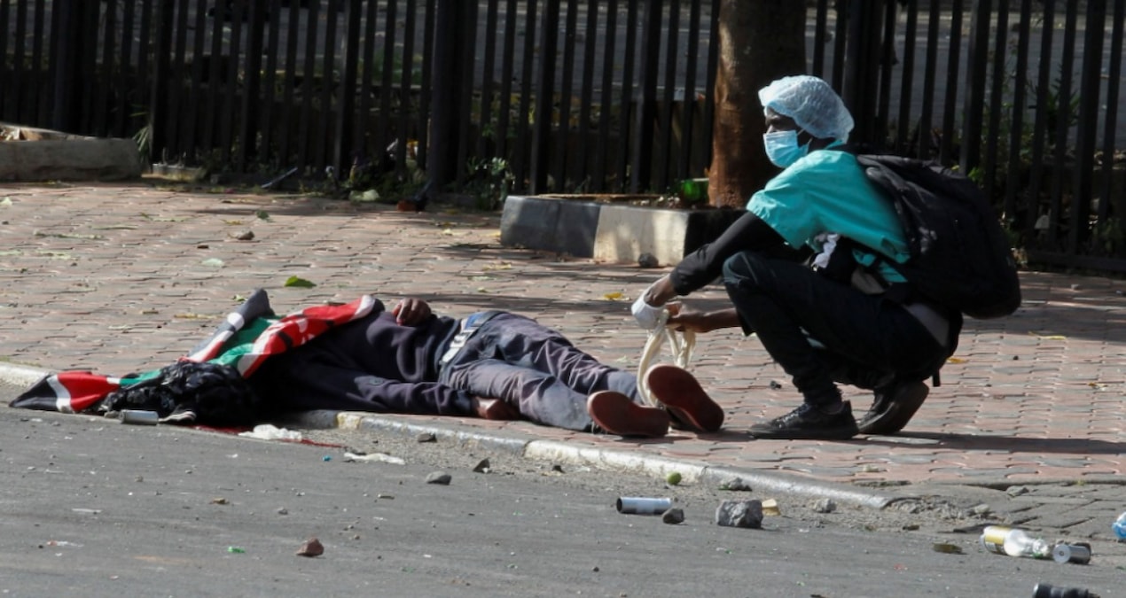 Vergi artışına halk tepki gösterdi, devlet başkanı geri adım attı